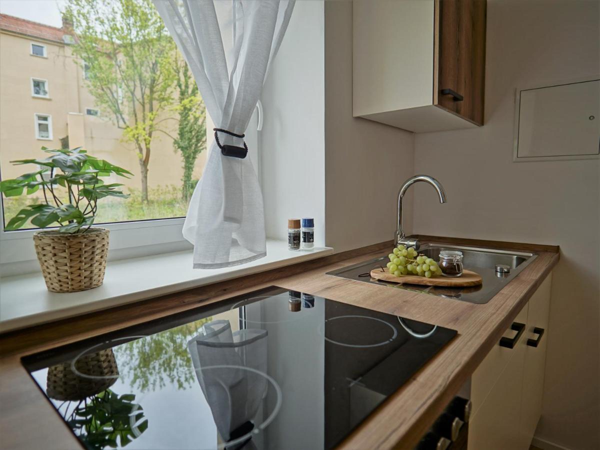 Апартаменты "Hogulu" Brandenburg, Balkon, Neustadt, Kueche, Wassernaehe - Parkplatz Inklusive Бранденбург Экстерьер фото